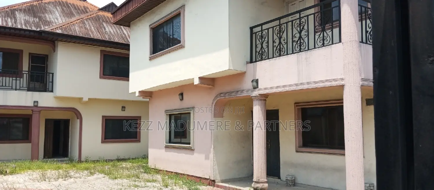 8bdrm Duplex in Ogbaita Woji , Port for sale in Port-Harcourt
