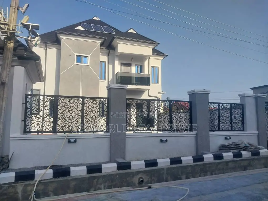 5bdrm Duplex in Oluyole Estate for sale in Oluyole Estate