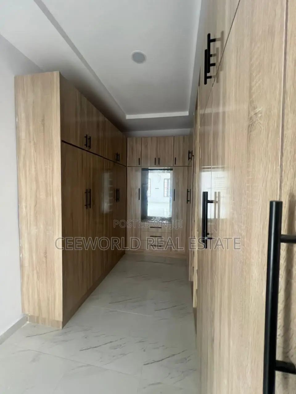 5bdrm Duplex in Oluyole Estate for sale in Oluyole Estate