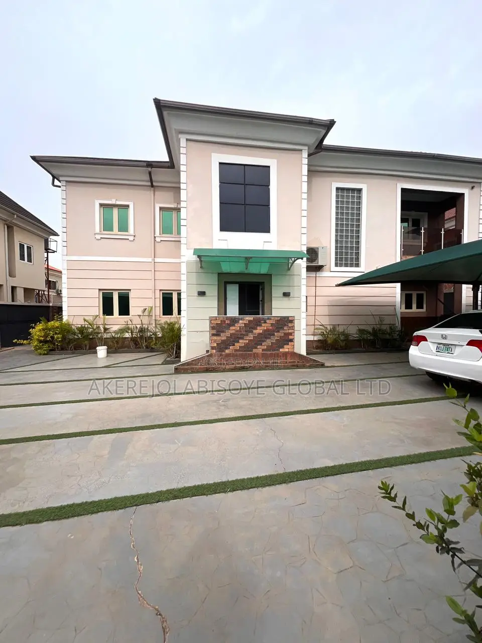 4bdrm Duplex in Wumba Apo for sale in Wumba