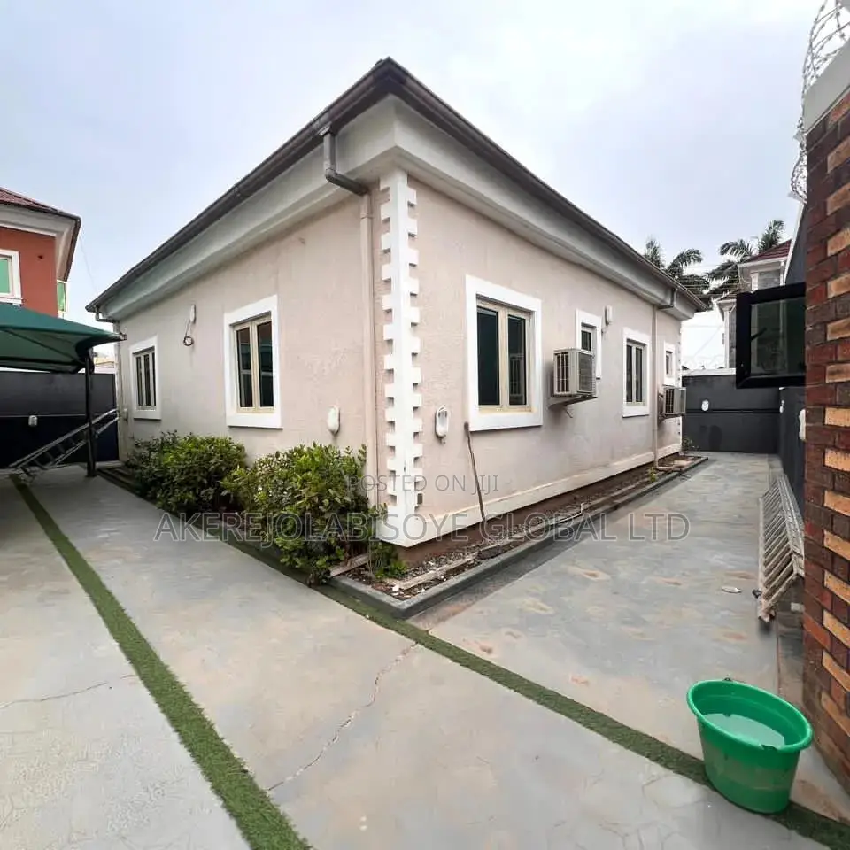 4bdrm Duplex in Wumba Apo for sale in Wumba