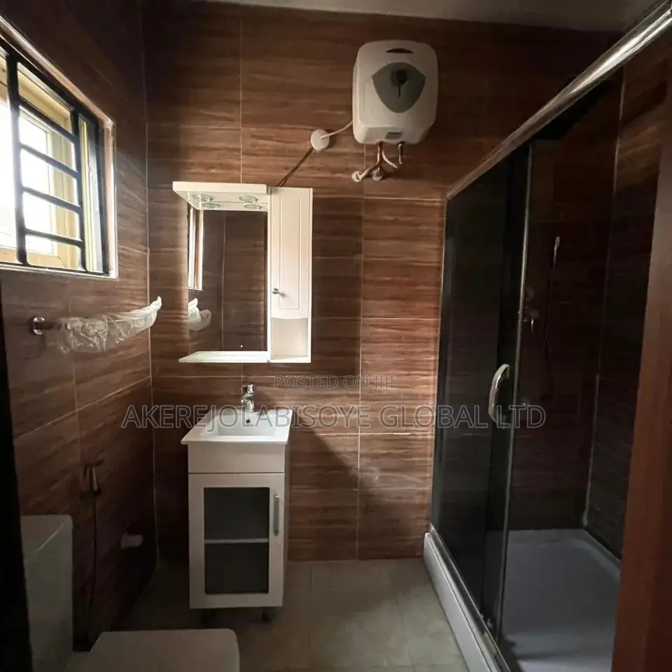 4bdrm Duplex in Wumba Apo for sale in Wumba