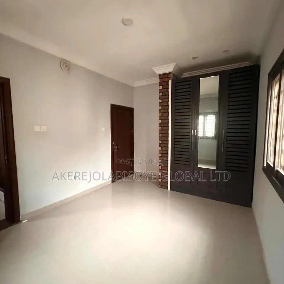 4bdrm Duplex in Wumba Apo for sale in Wumba
