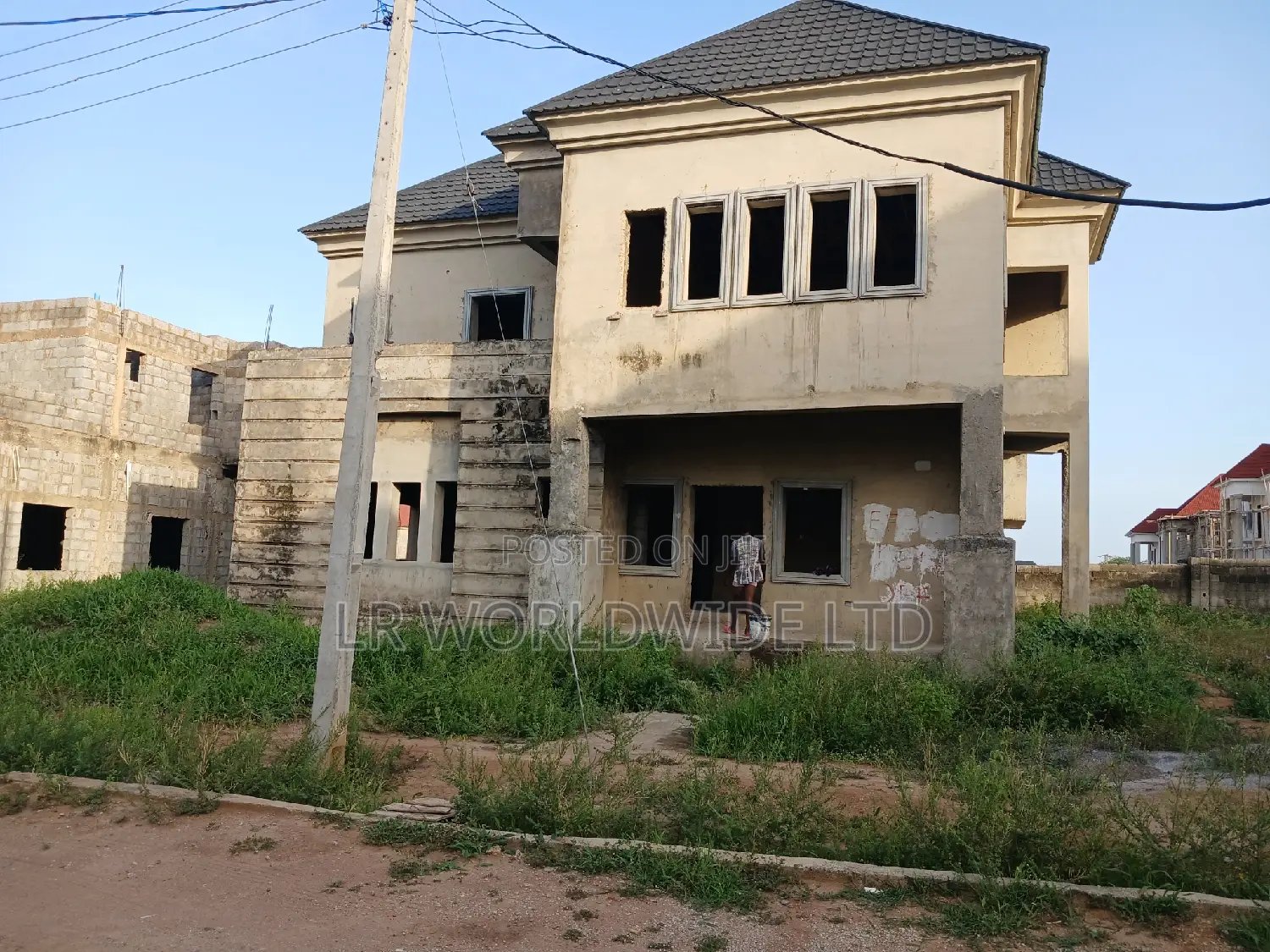 5bdrm Duplex in Lugbe District for sale in Lugbe District