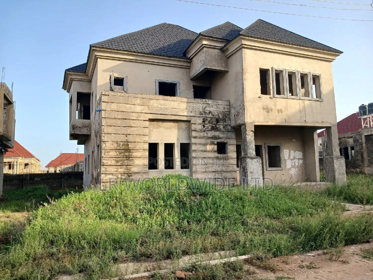 5bdrm Duplex in Lugbe District for sale in Lugbe District