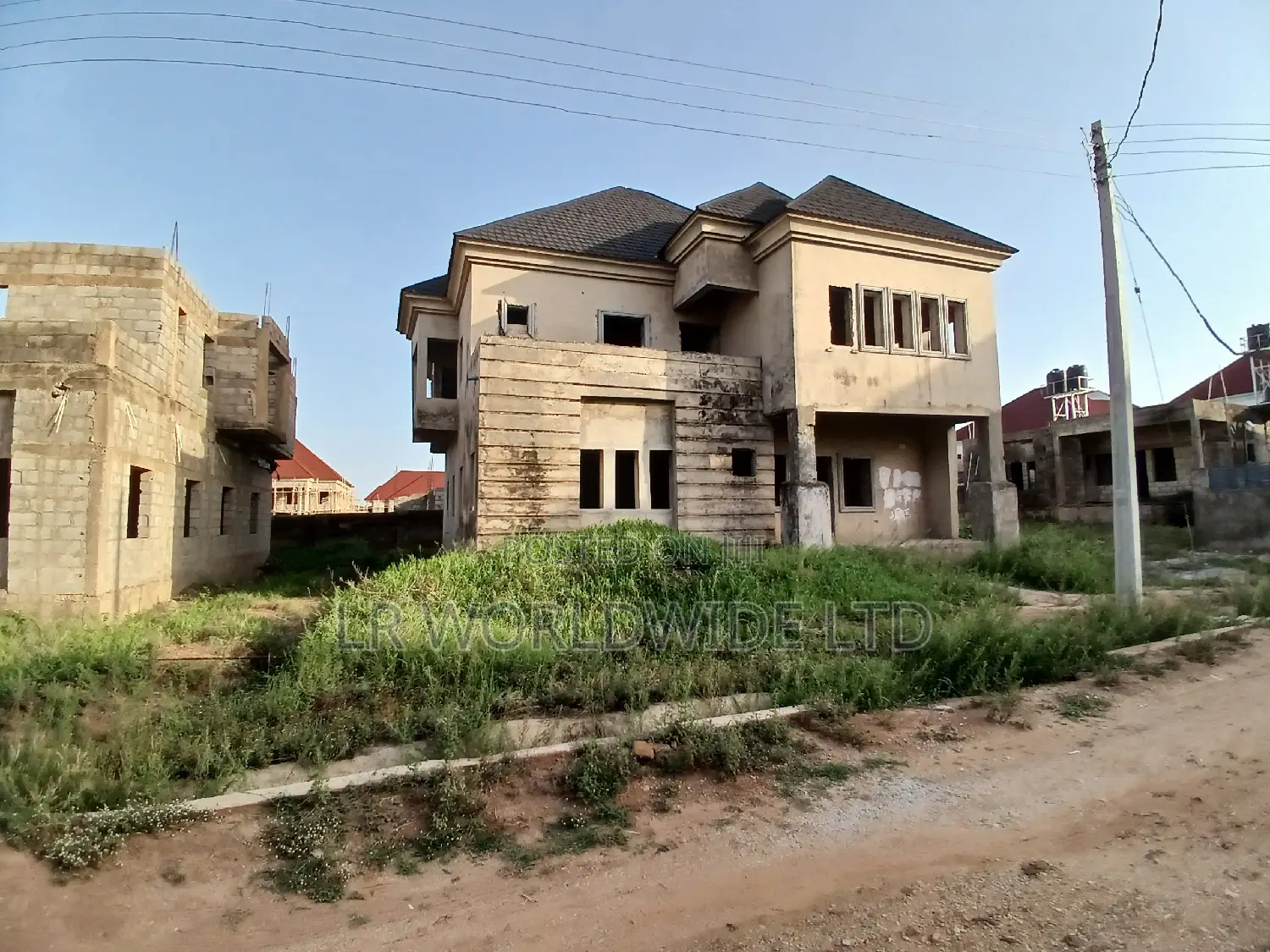 5bdrm Duplex in Lugbe District for sale in Lugbe District