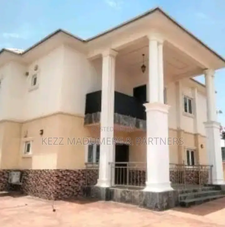 4bdrm Duplex in Inside A Gated for sale in Lugbe District
