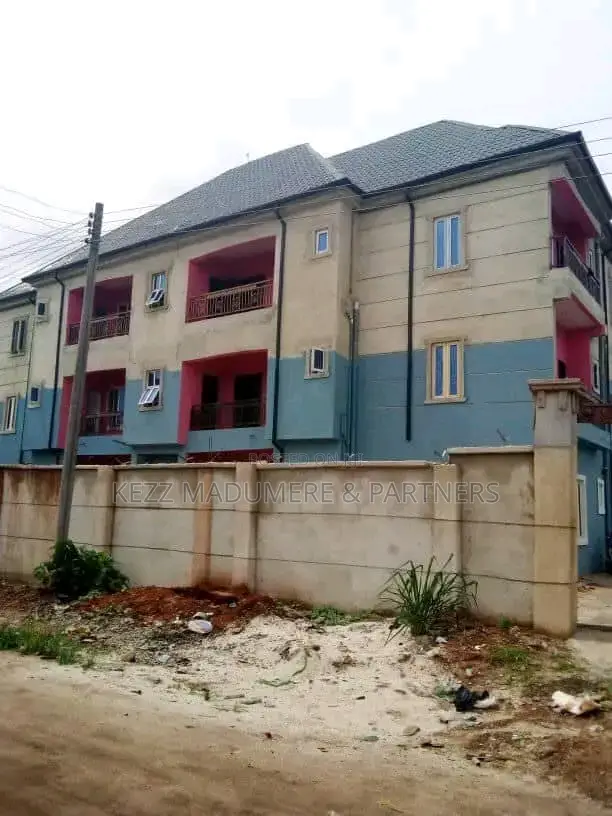 6bdrm Block of Flats in Ihiagwa , Owerri for sale in Owerri