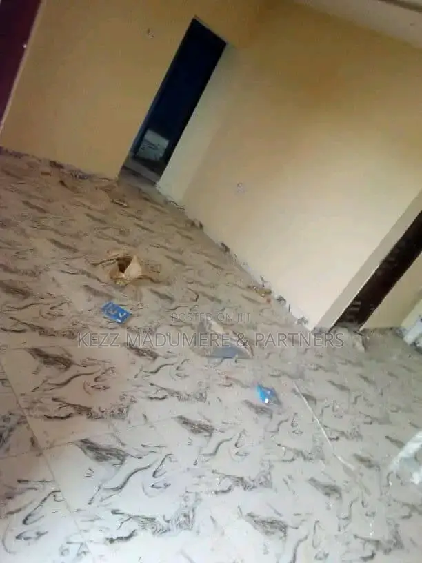 6bdrm Block of Flats in Ihiagwa , Owerri for sale in Owerri