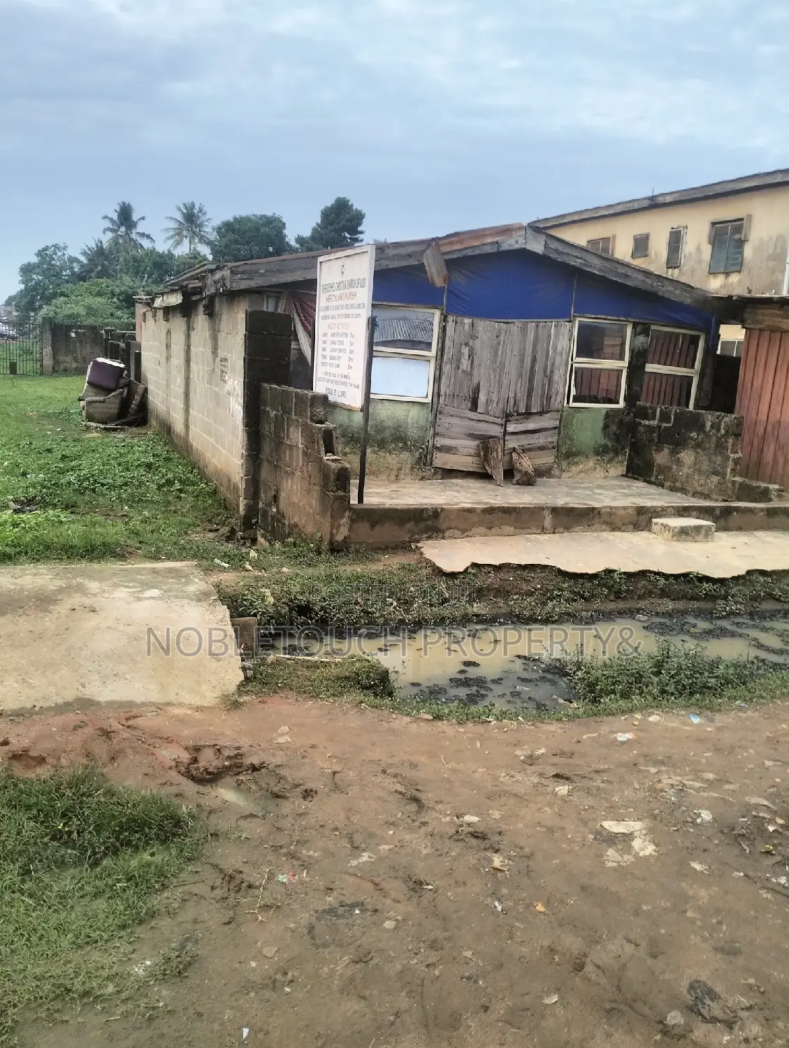 2bdrm Bungalow in Ikotun Lagos, Iseri Olofin for sale in Iseri Olofin