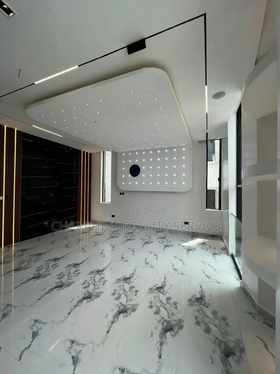 5bdrm Duplex in Chevron for sale in Chevron