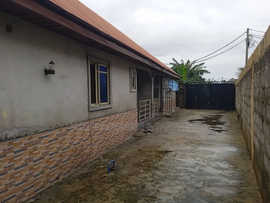 6bdrm Block of Flats in Rumuaghulu , Port, Rumuahalu for sale in Rumuahalu