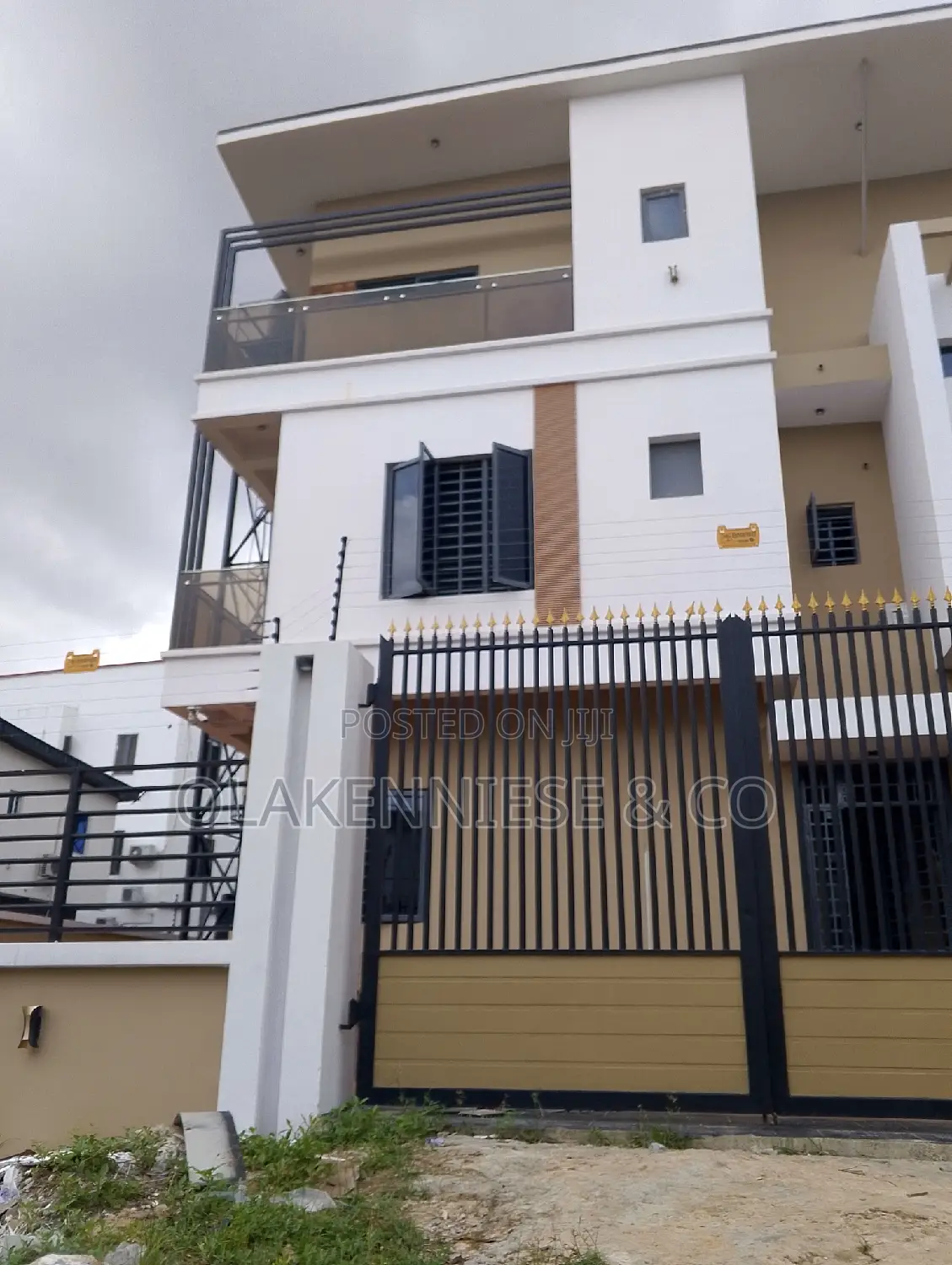 4bdrm Duplex in Alaka Estate for sale in Alaka Estate