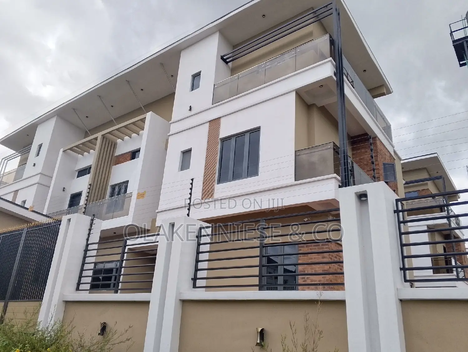4bdrm Duplex in Alaka Estate for sale in Alaka Estate