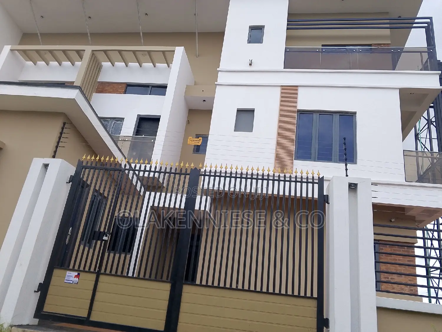 4bdrm Duplex in Alaka Estate for sale in Alaka Estate