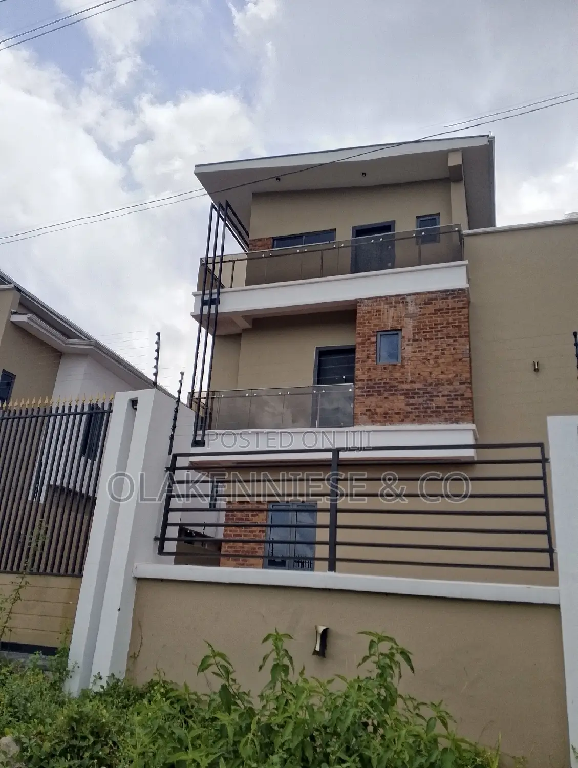 4bdrm Duplex in Alaka Estate for sale in Alaka Estate