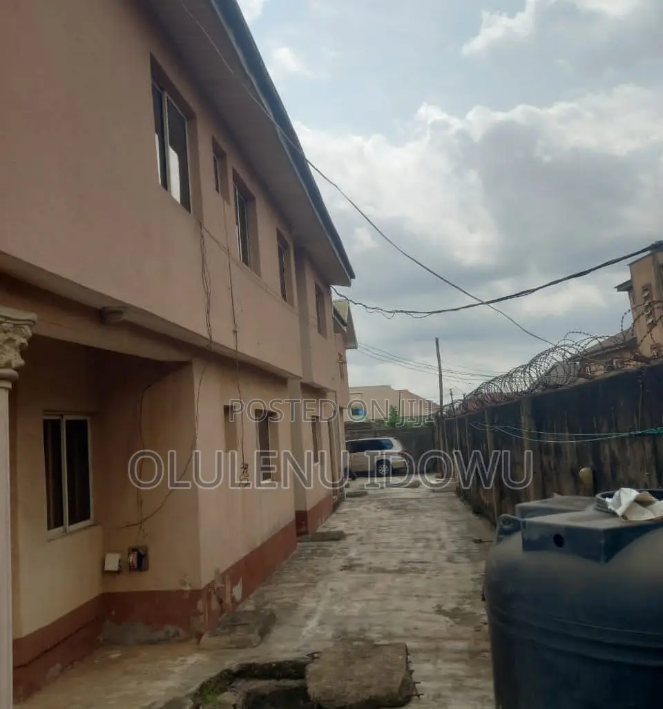 Furnished 3bdrm Block of Flats in Alimosho for sale in Alimosho