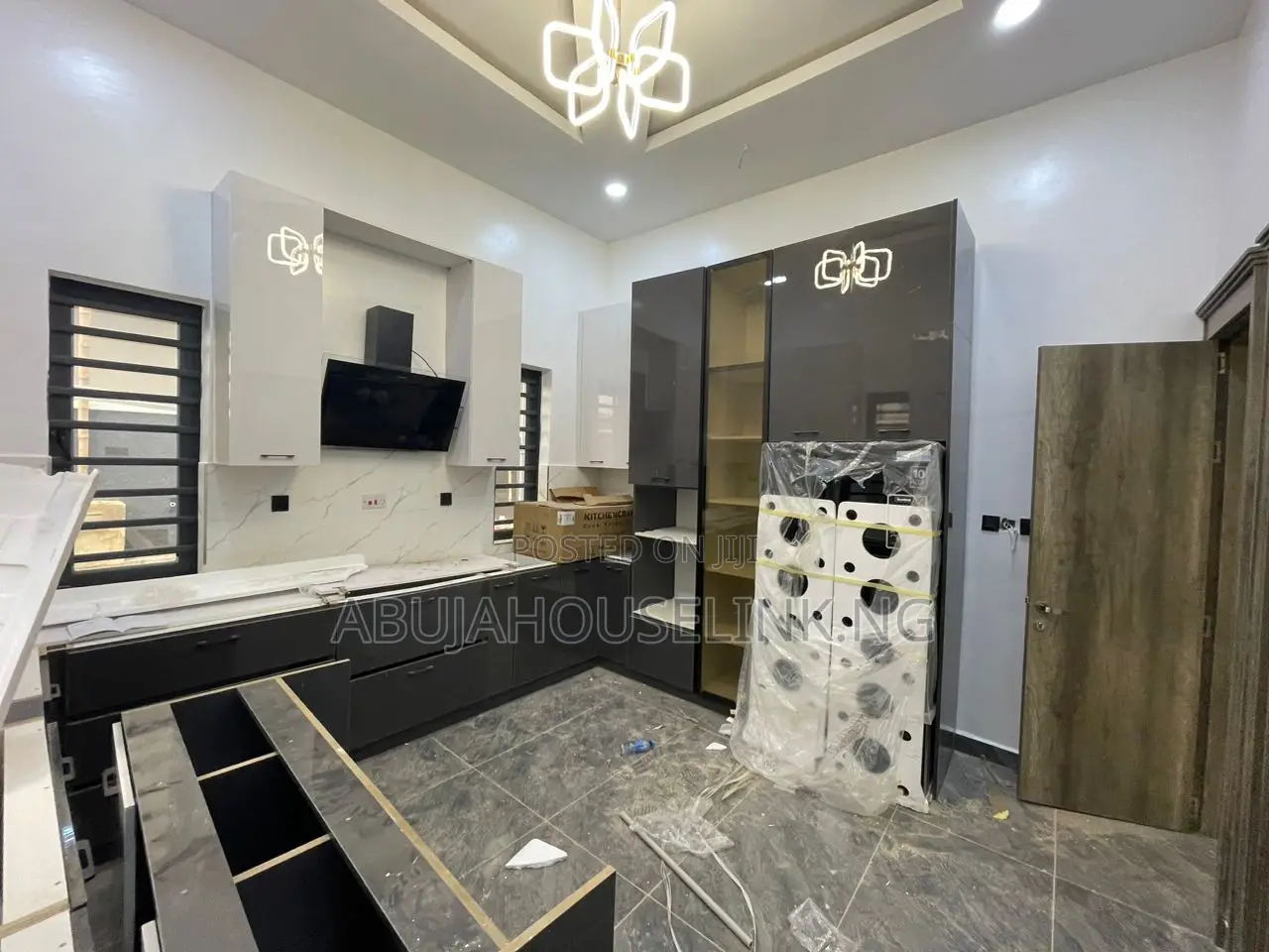 5bdrm Duplex in Gwarinpa Main Abuja for sale in Gwarinpa
