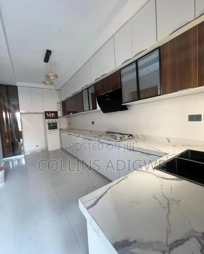 3bdrm Apartment in Victoria Island for sale in Victoria Island