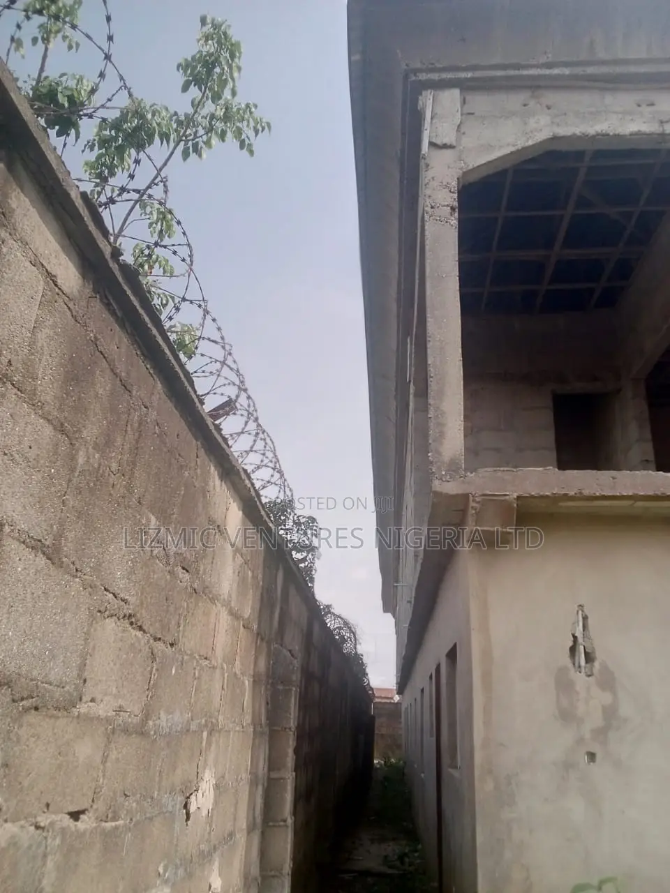 2bdrm Block of Flats in Agric Rd, Igando / Ikotun/Igando for sale in Igando / Ikotun/Igando