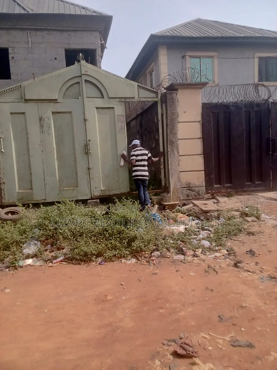 2bdrm Block of Flats in Agric Rd, Igando / Ikotun/Igando for sale in Igando / Ikotun/Igando