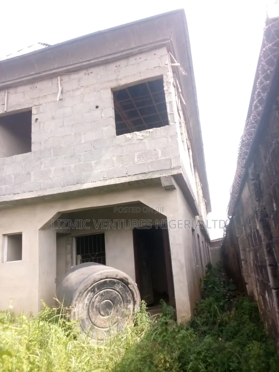 2bdrm Block of Flats in Agric Rd, Igando / Ikotun/Igando for sale in Igando / Ikotun/Igando