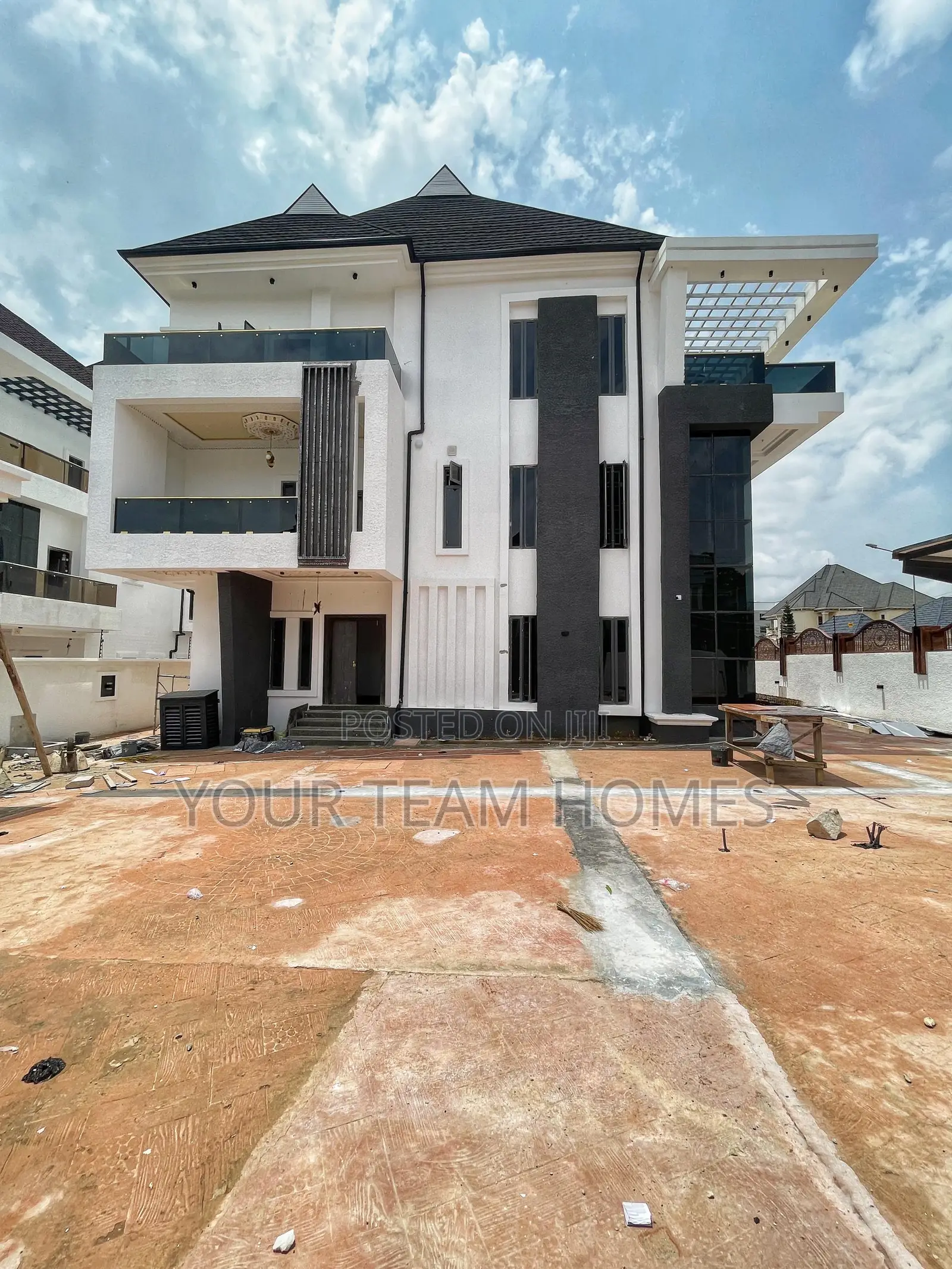 8bdrm Mansion in Guzape for sale in Guzape District
