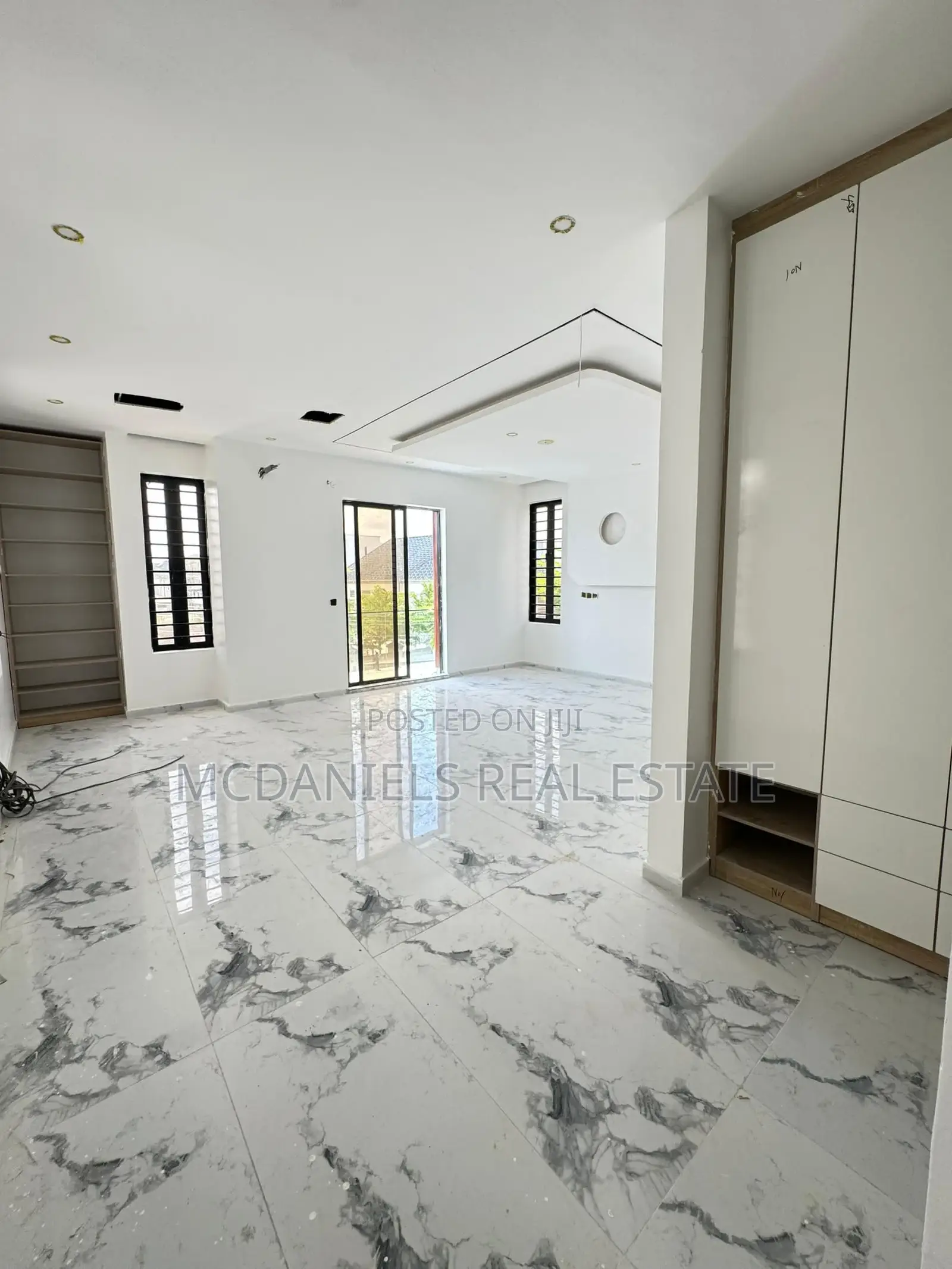 5bdrm Duplex in Ologolo for sale in Ologolo