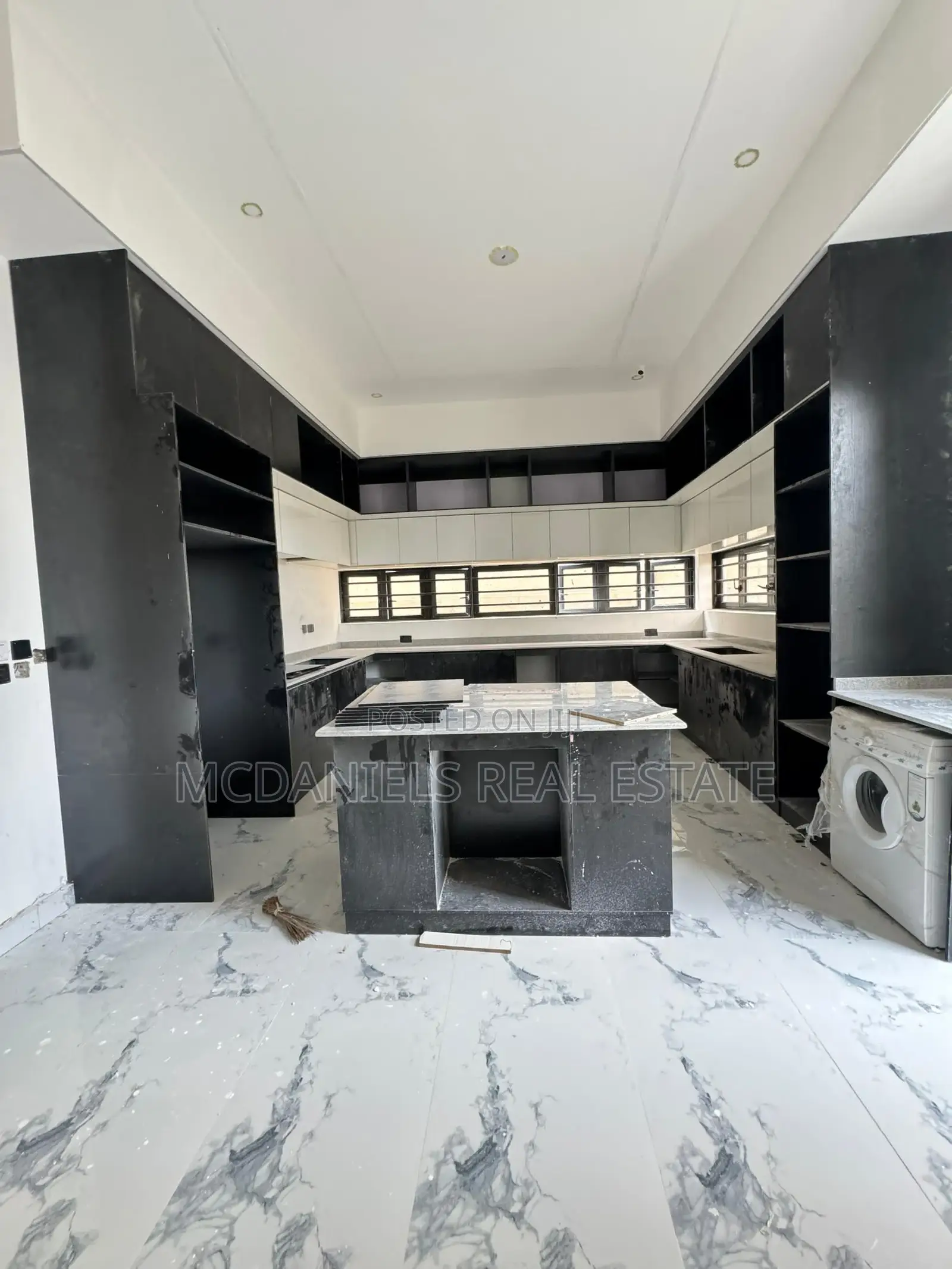 5bdrm Duplex in Ologolo for sale in Ologolo