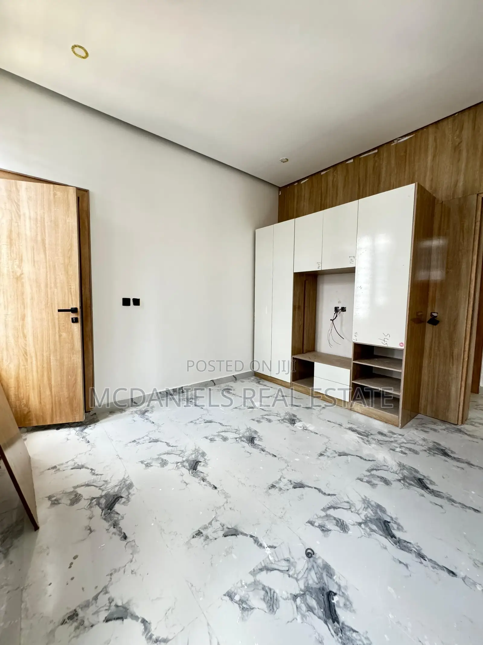 5bdrm Duplex in Ologolo for sale in Ologolo