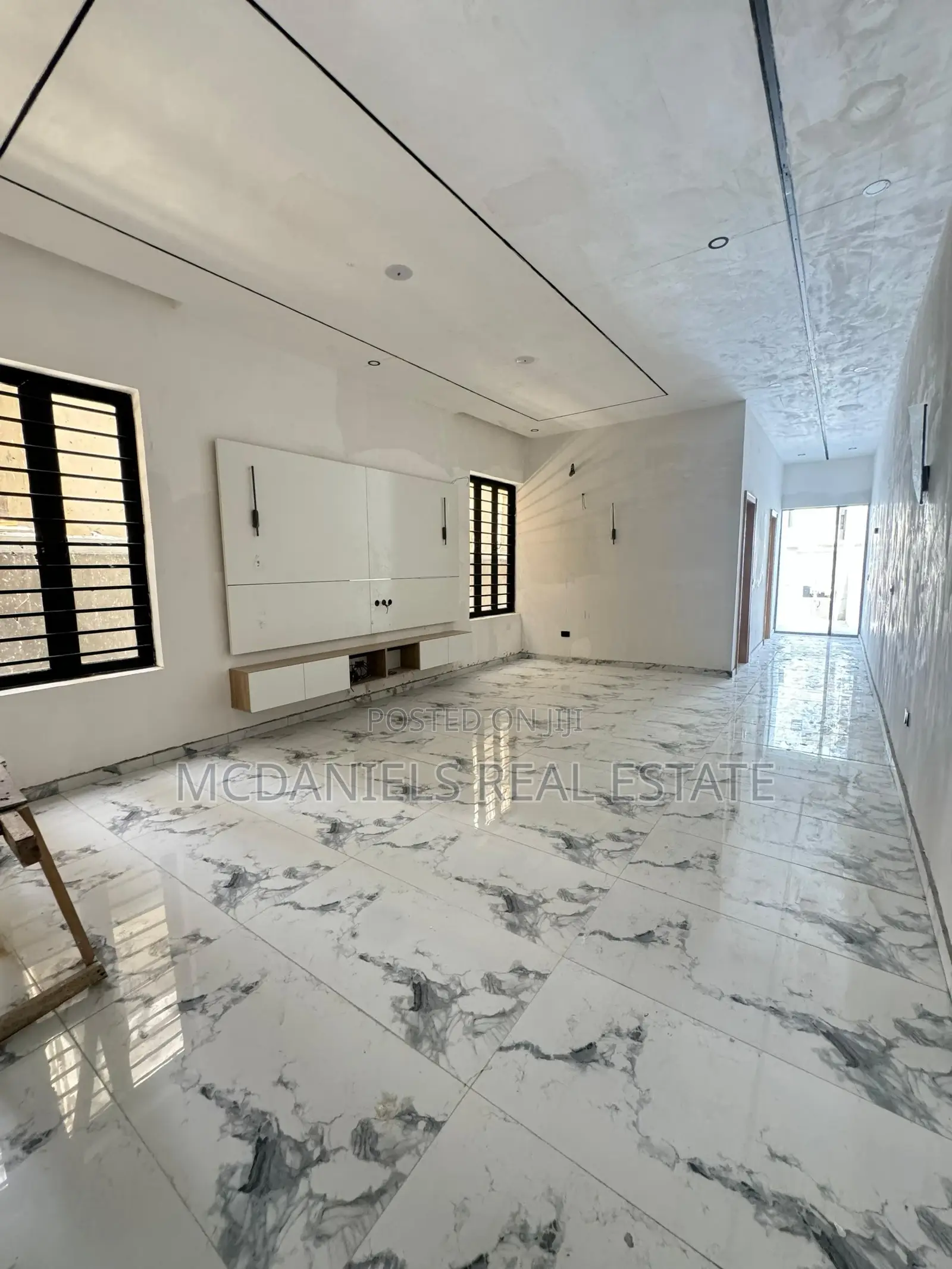 5bdrm Duplex in Ologolo for sale in Ologolo