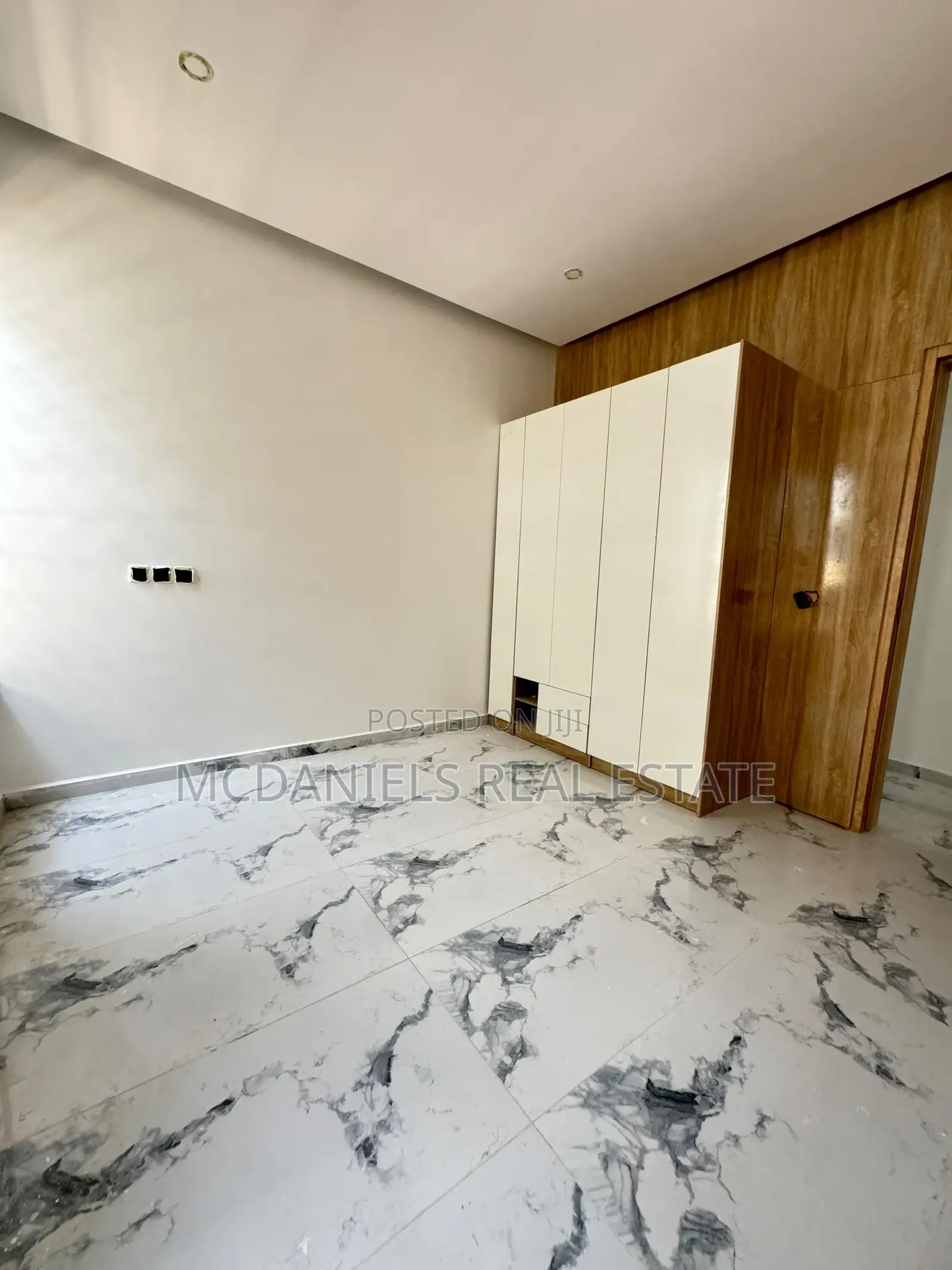 5bdrm Duplex in Ologolo for sale in Ologolo