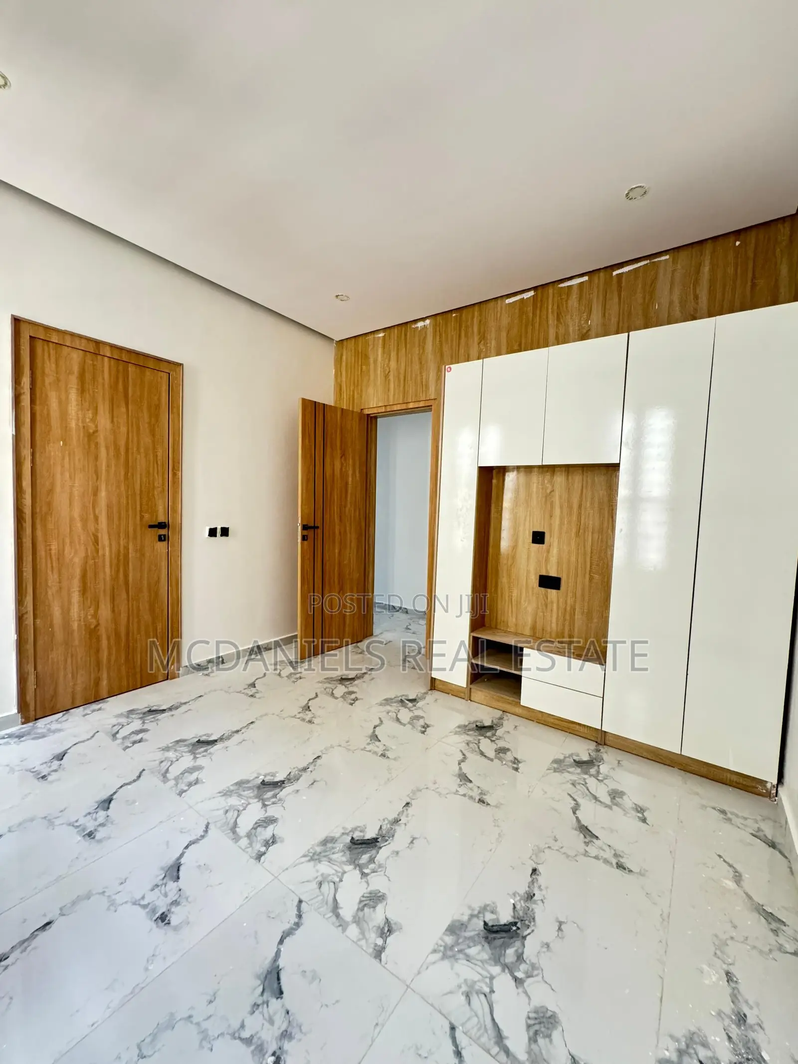 5bdrm Duplex in Ologolo for sale in Ologolo