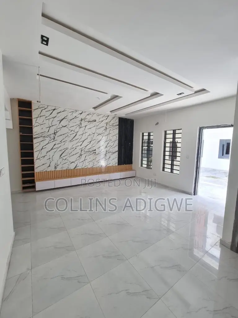 5bdrm Duplex in Ikate for sale in Ikate