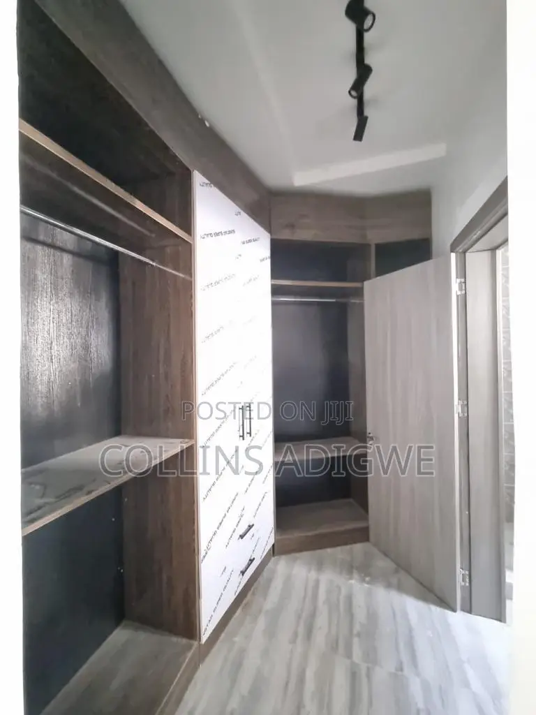 5bdrm Duplex in Ikate for sale in Ikate