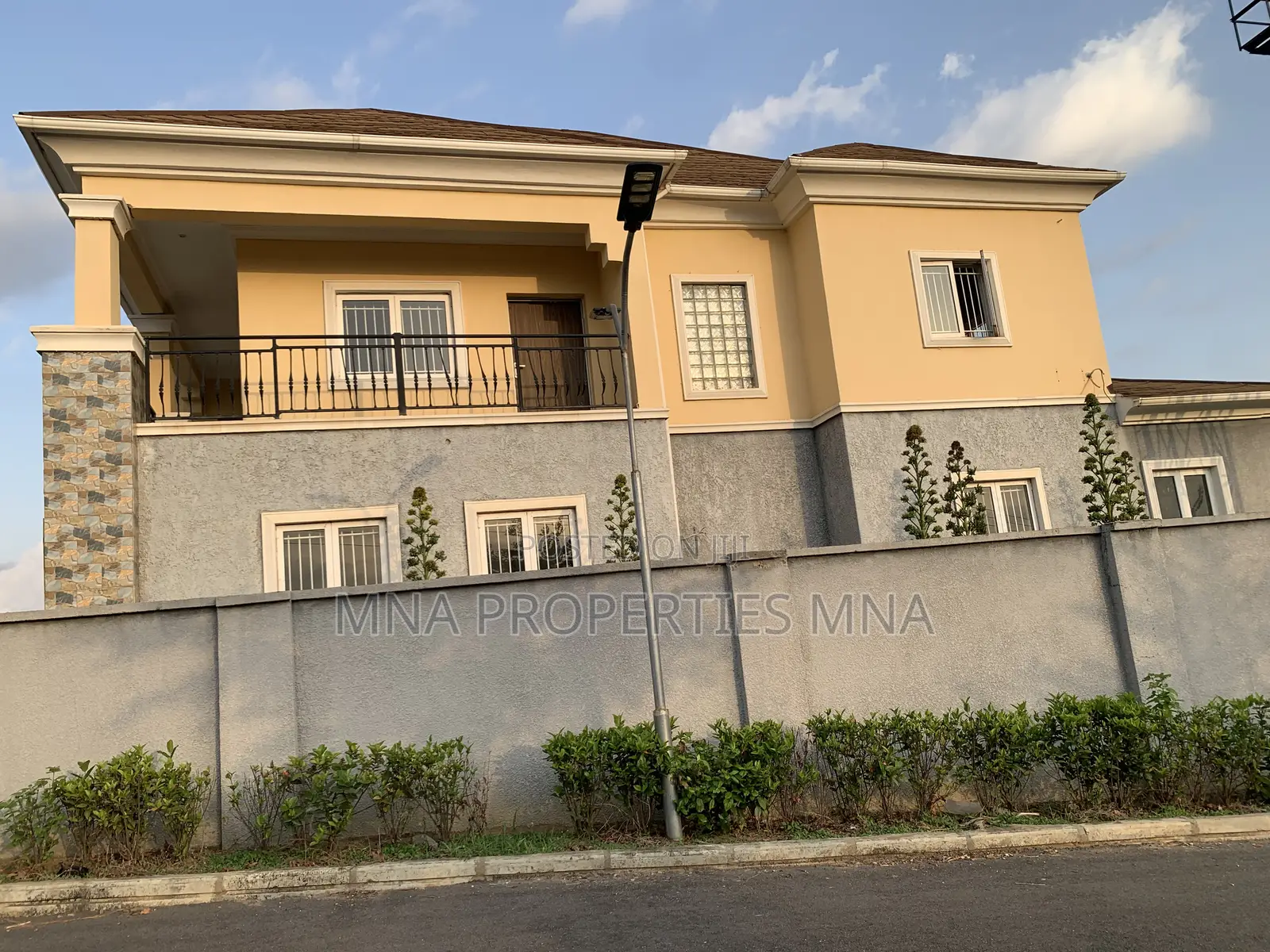 6bdrm Duplex in Queens Park 3 Estate, Lugbe District for sale in Lugbe District