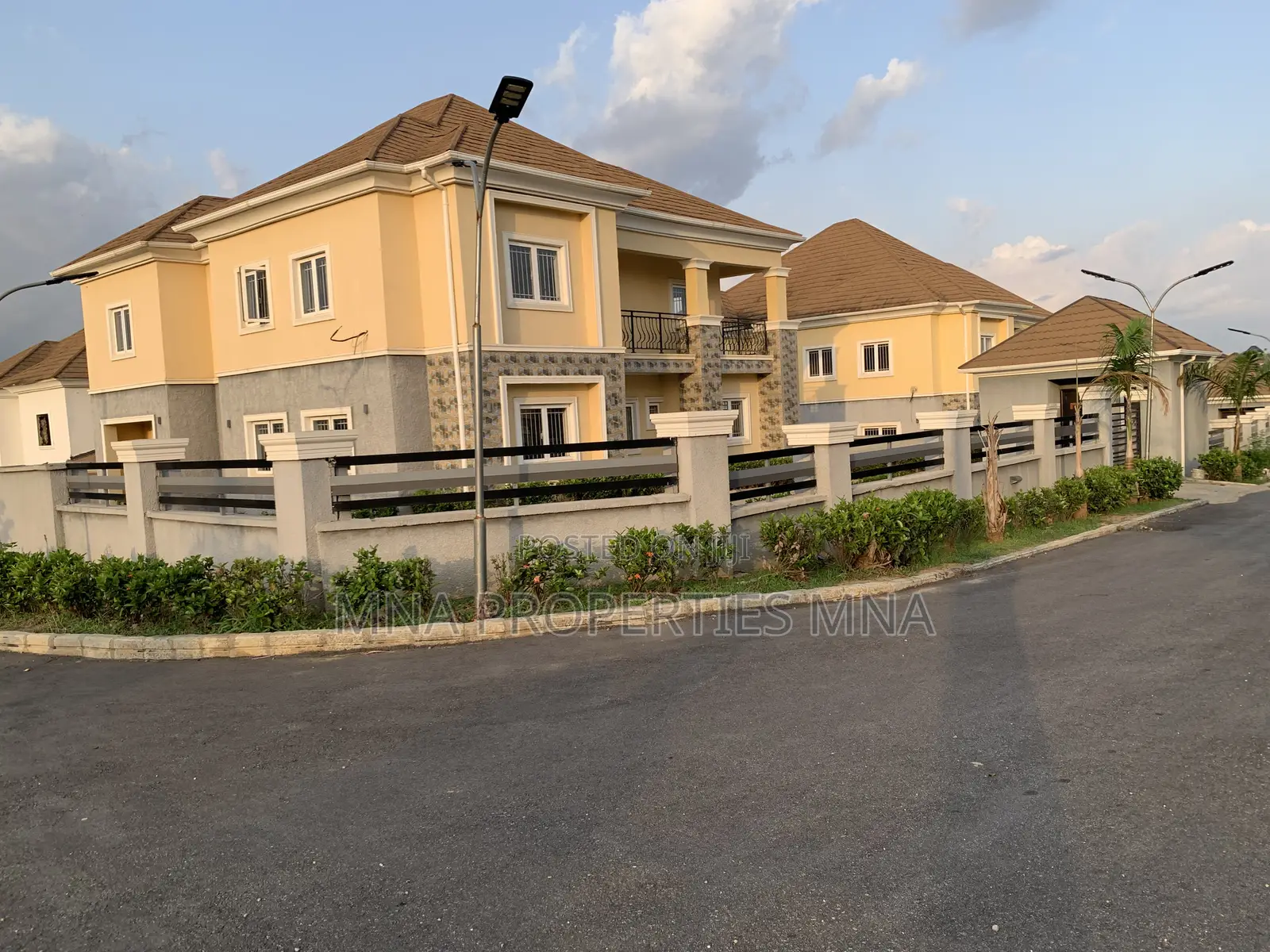 6bdrm Duplex in Queens Park 3 Estate, Lugbe District for sale in Lugbe District