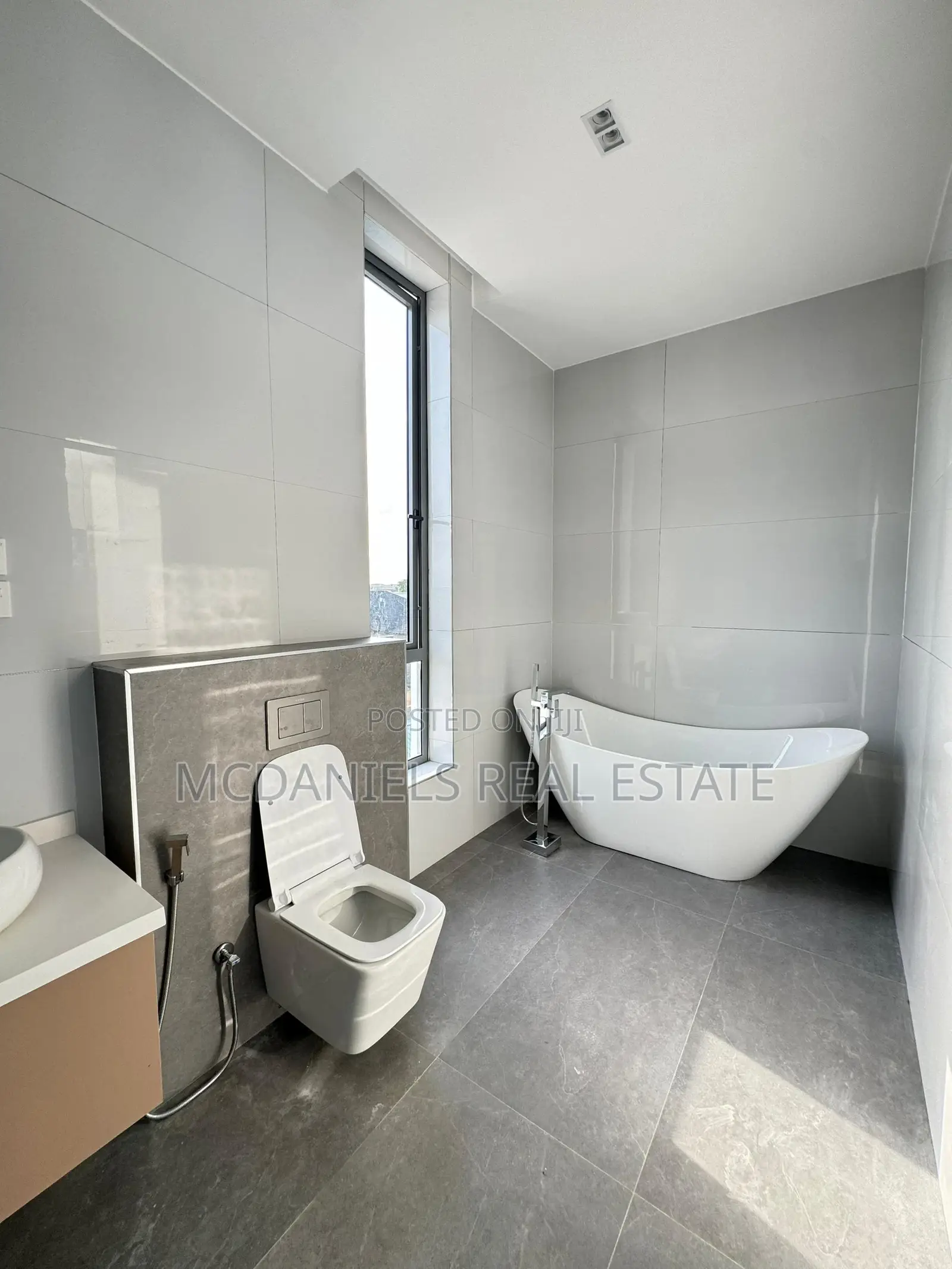 5bdrm Duplex in Lekki Phase 1 for sale in Lekki Phase 1