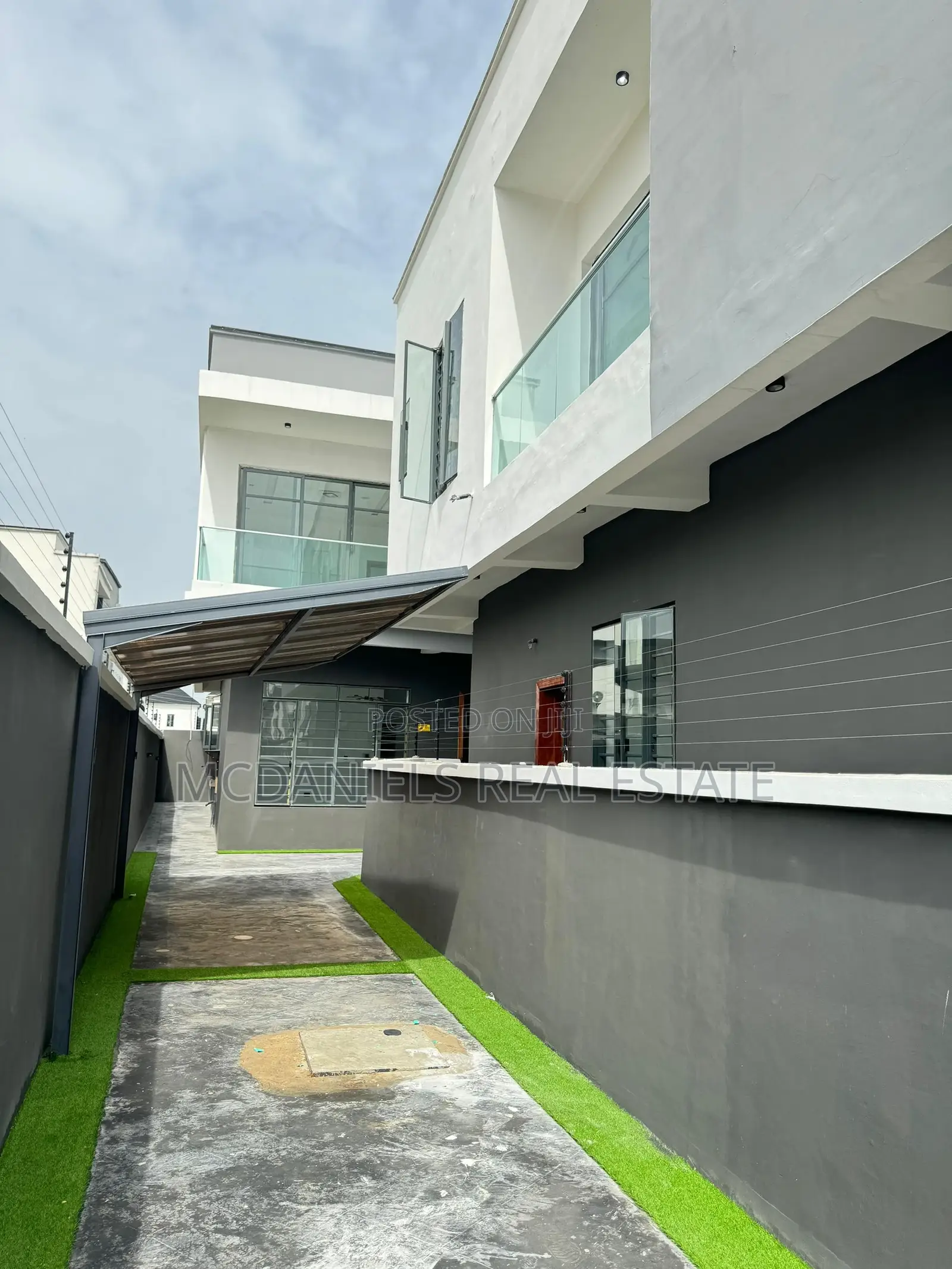4bdrm Duplex in Chevron for sale in Chevron