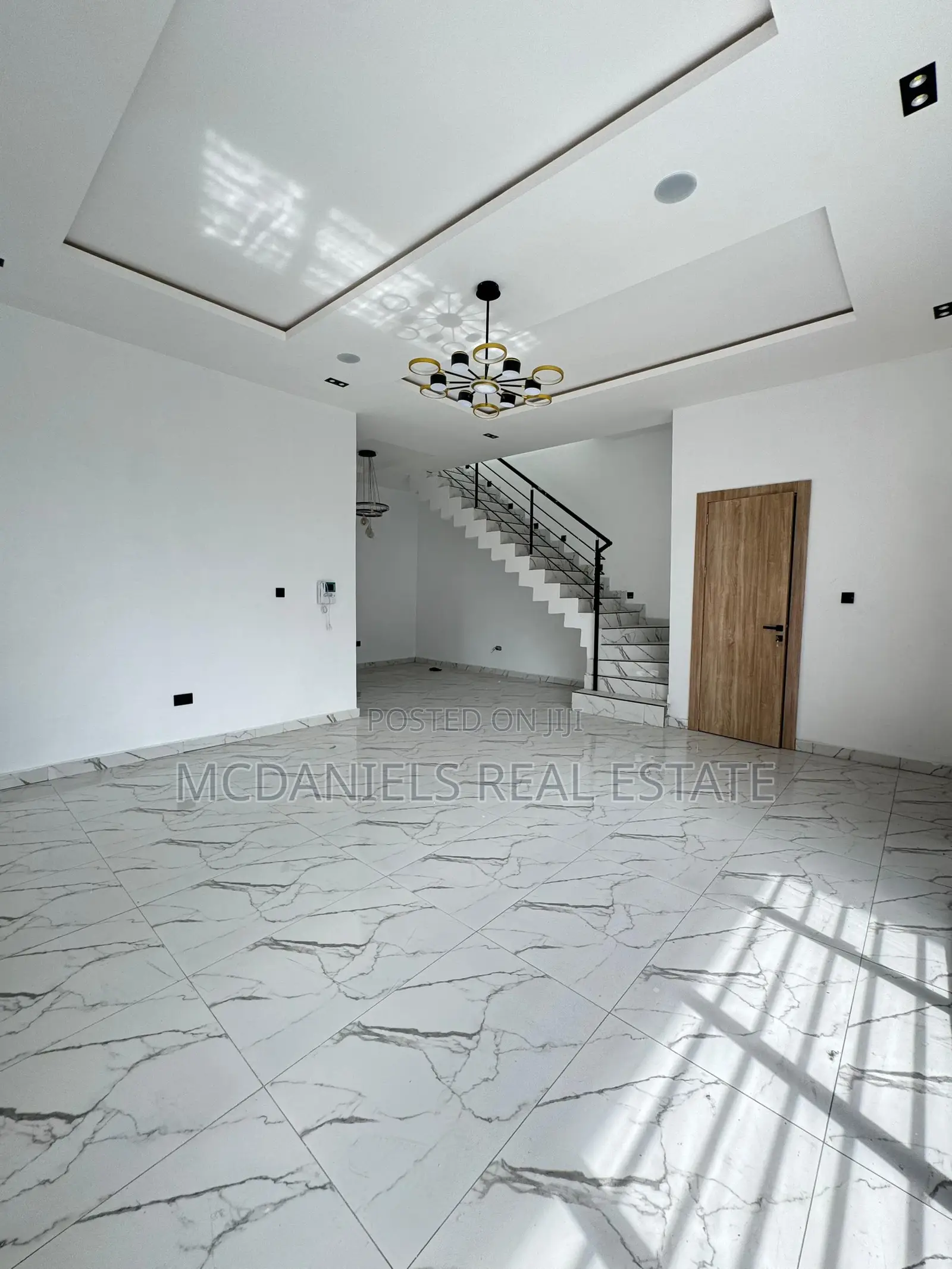 4bdrm Duplex in Chevron for sale in Chevron