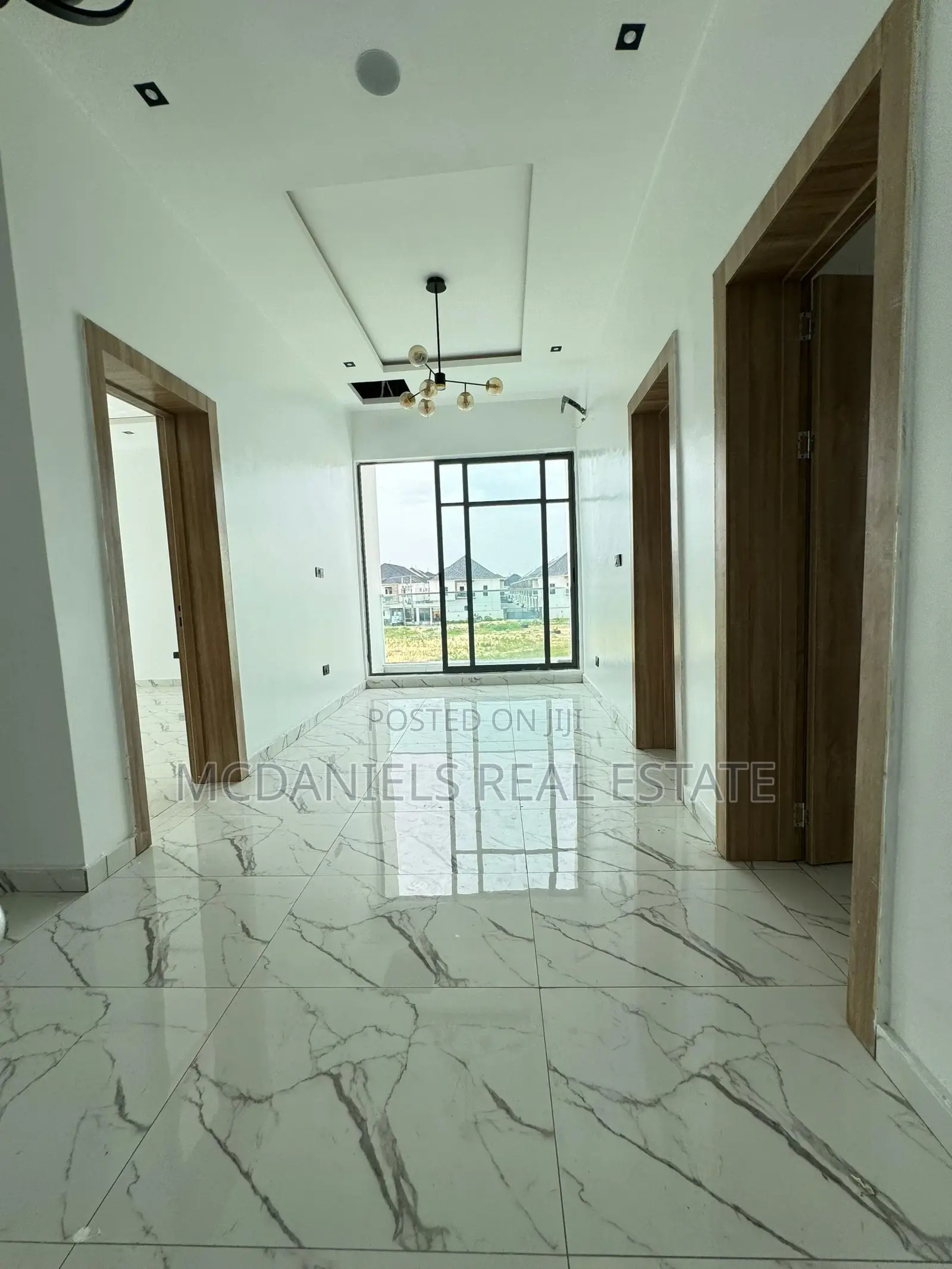 4bdrm Duplex in Chevron for sale in Chevron