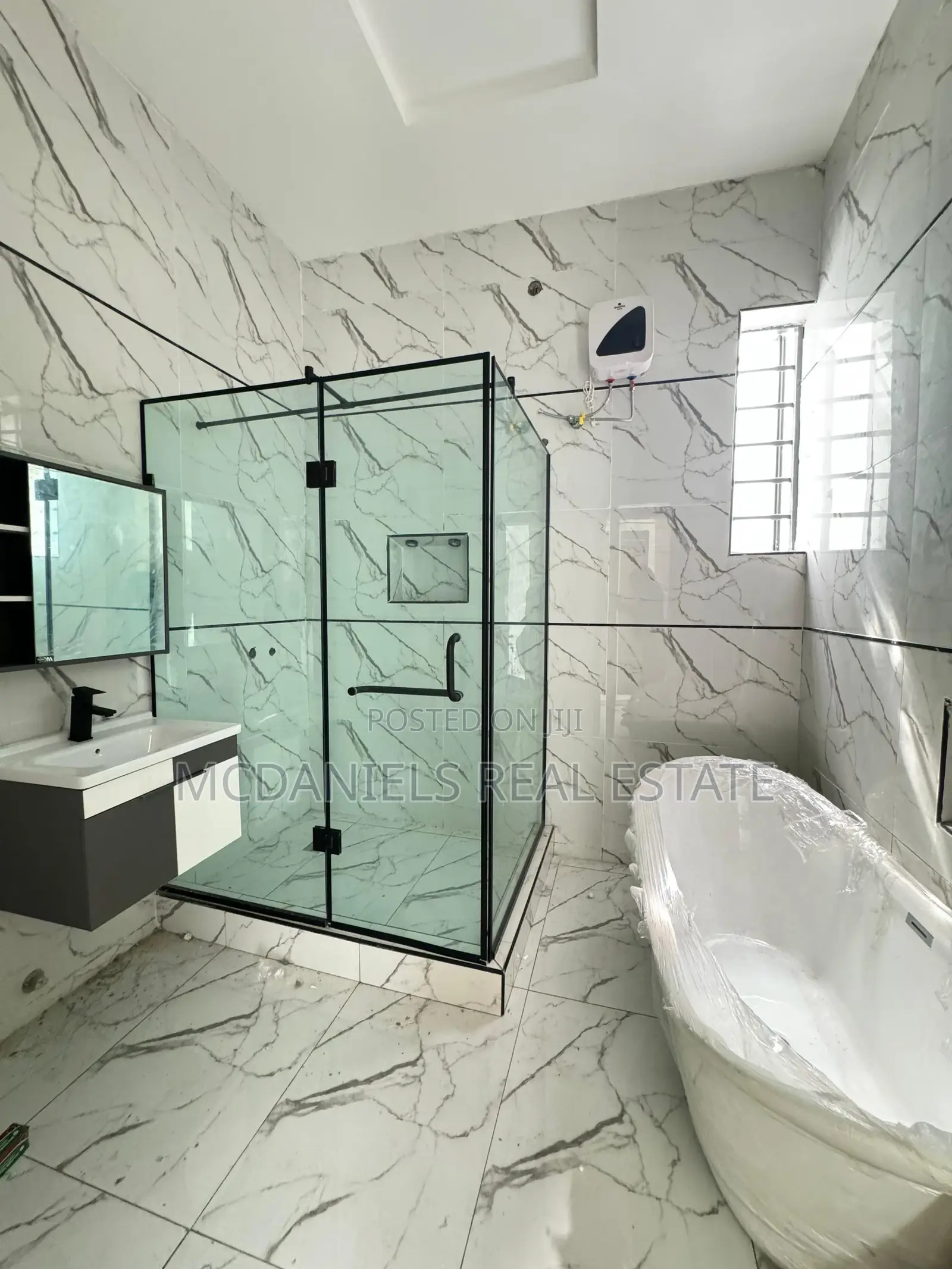 4bdrm Duplex in Chevron for sale in Chevron