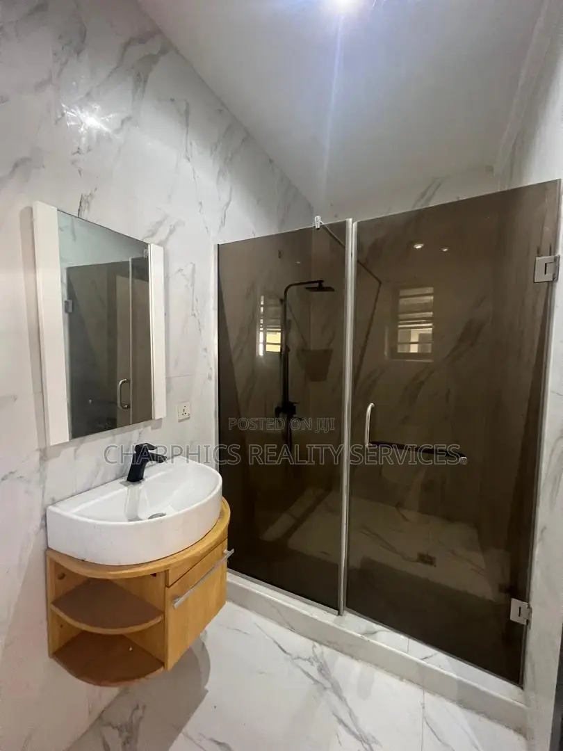 5bdrm Duplex in Lekki Phase 1 for sale in Lekki Phase 1