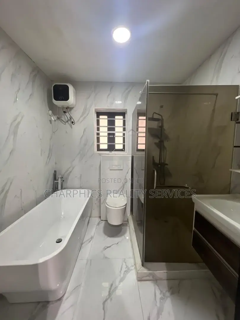 5bdrm Duplex in Lekki Phase 1 for sale in Lekki Phase 1