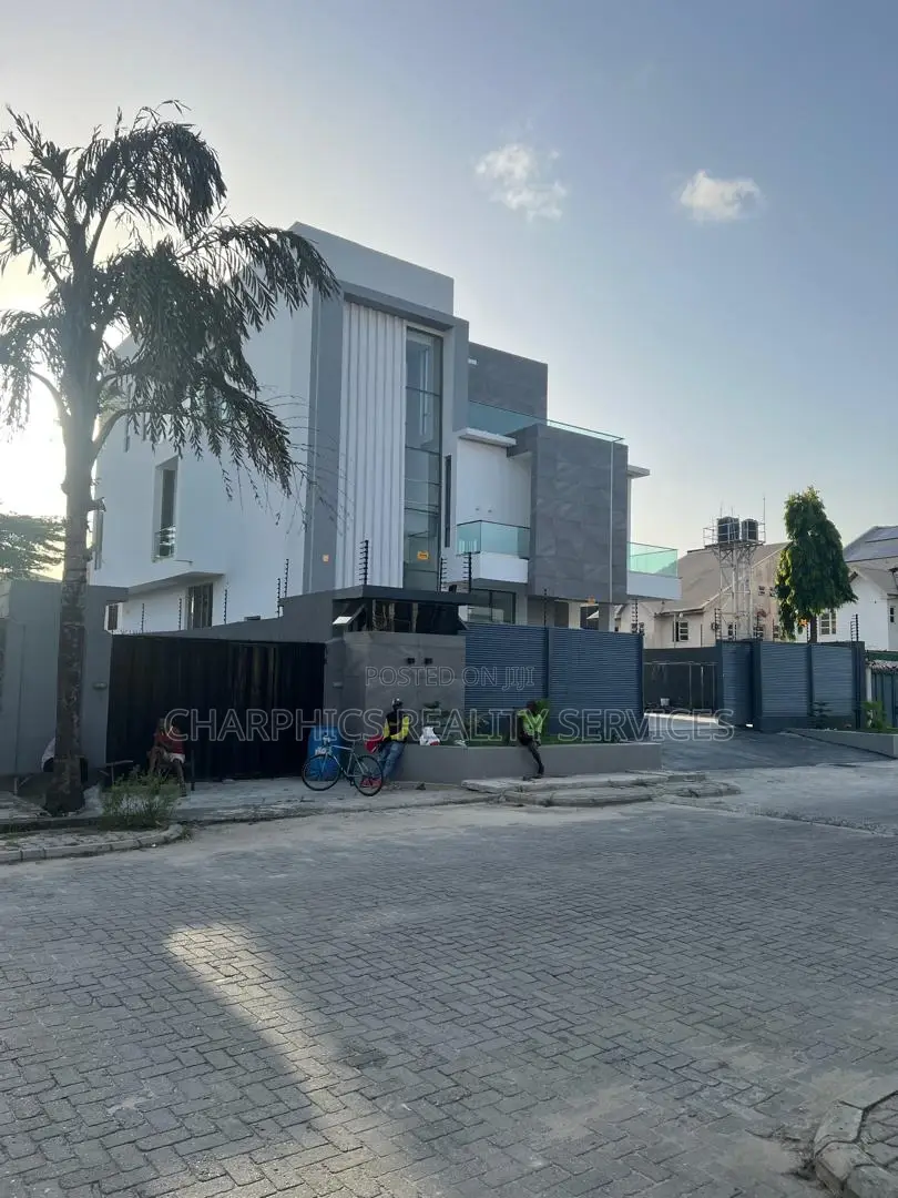 5bdrm Duplex in Lekki Phase 1 for sale in Lekki Phase 1