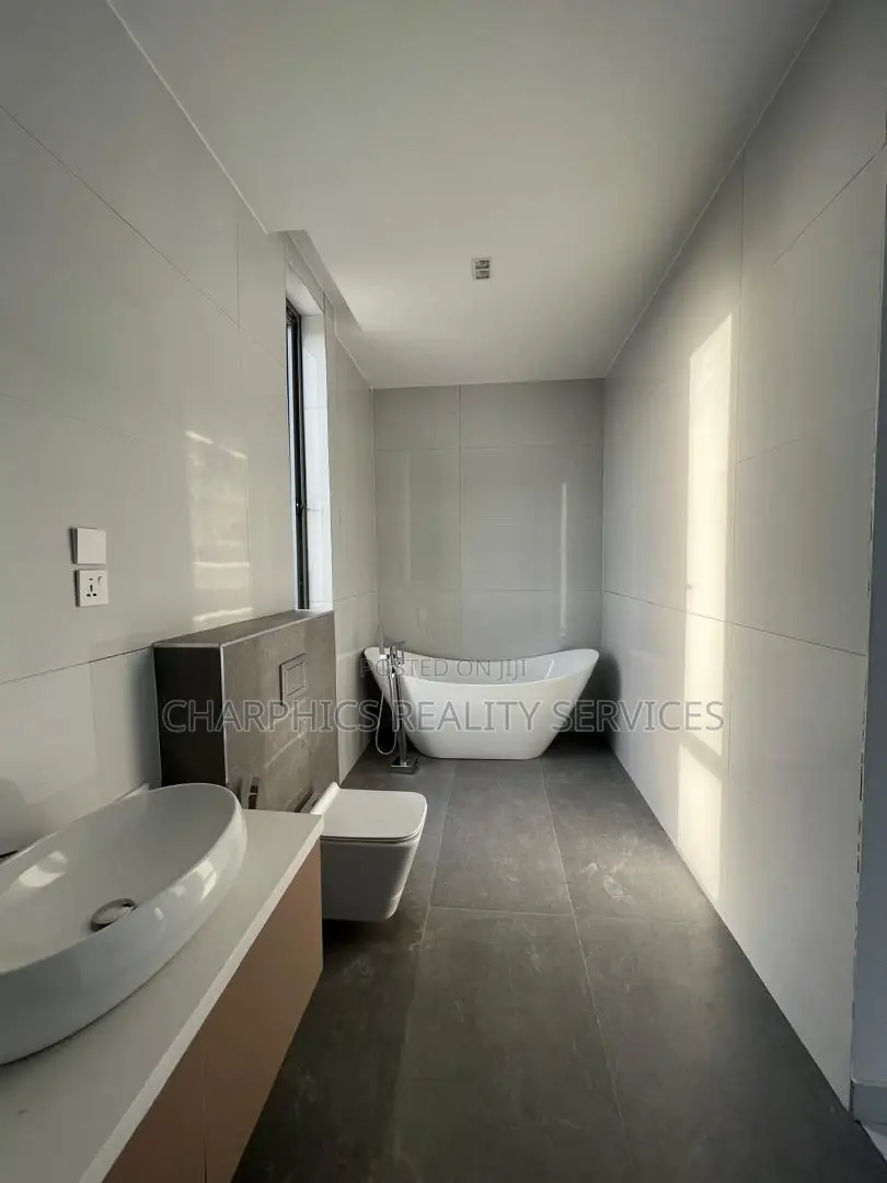 5bdrm Duplex in Lekki Phase 1 for sale in Lekki Phase 1