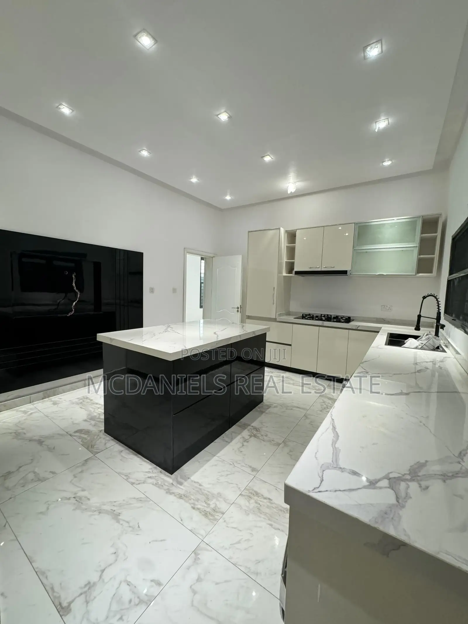5bdrm Apartment in Ikate for sale in Ikate
