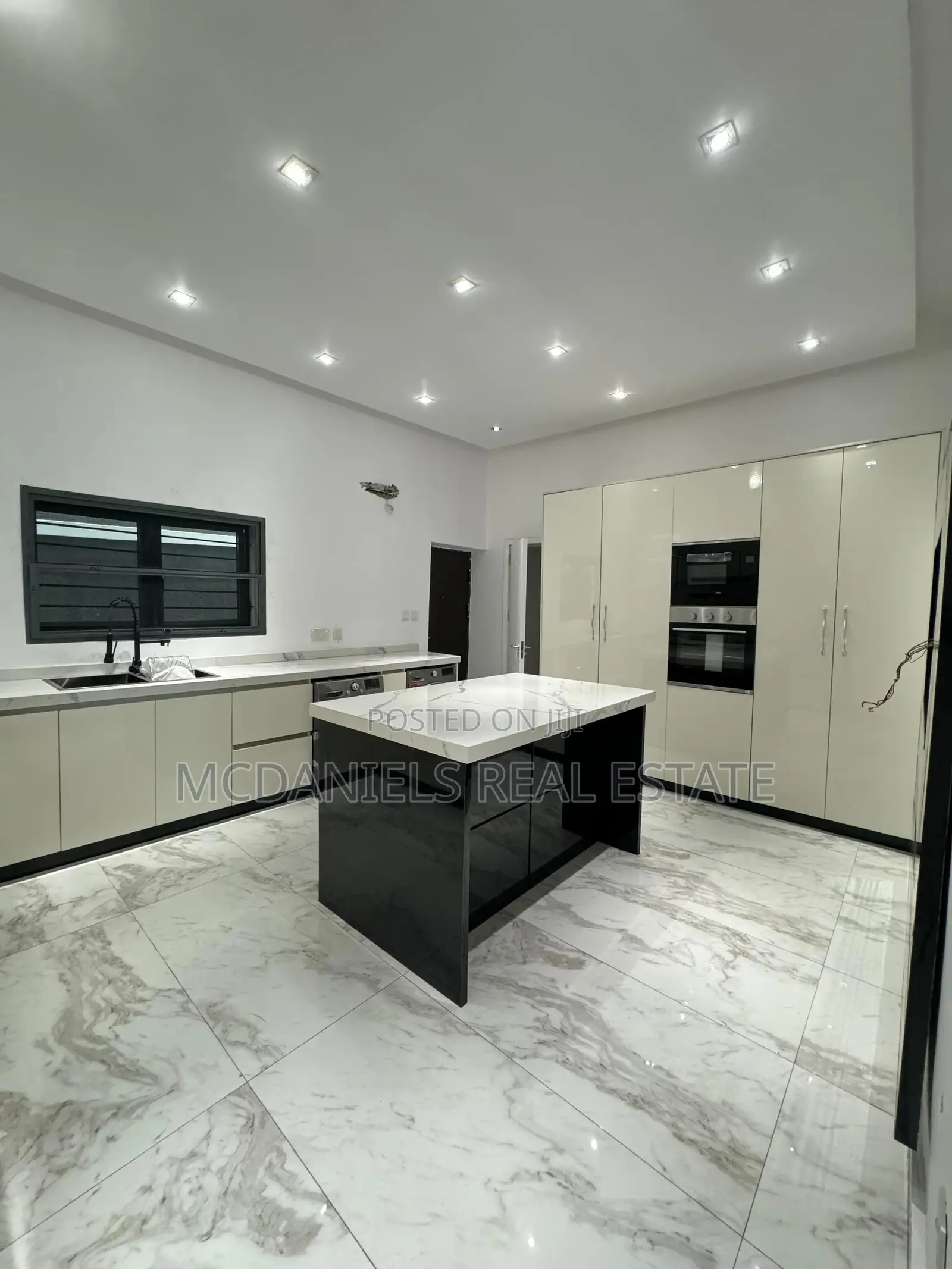 5bdrm Apartment in Ikate for sale in Ikate