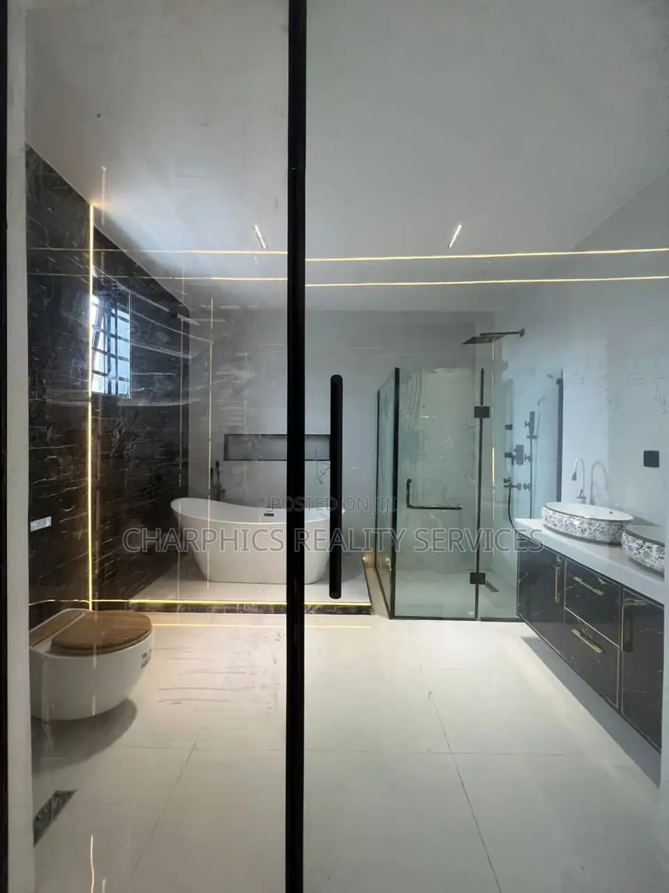 5bdrm Duplex in Lekki for sale in Lekki