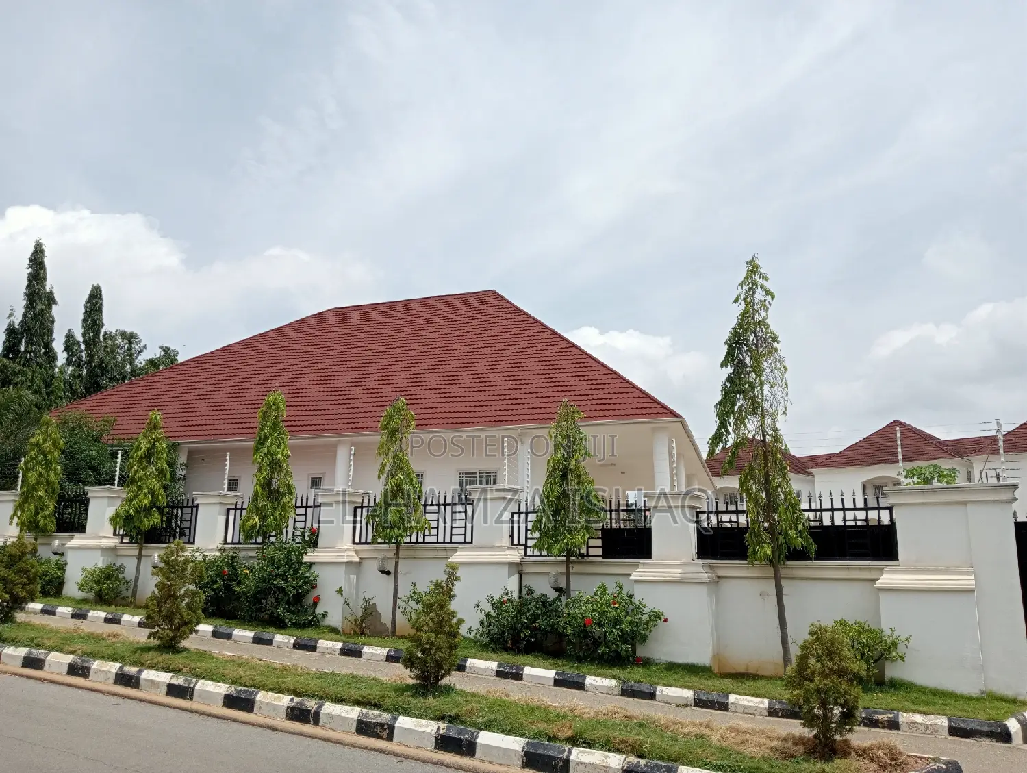 20bdrm Maisonette in Asokoro for sale in Asokoro
